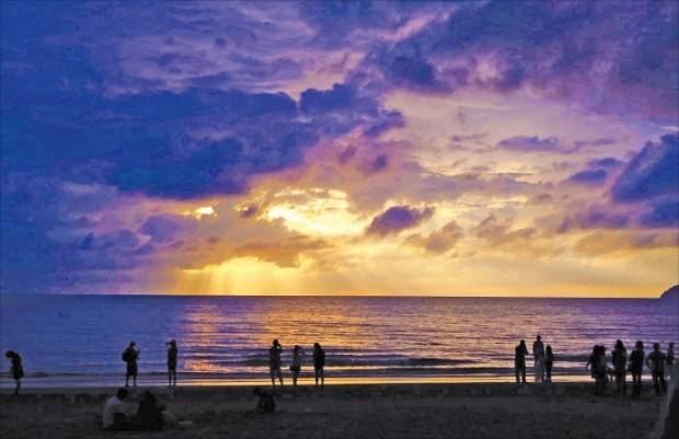 말레이시아 코타키나발루 해변의 석양 KRT여행사 제공