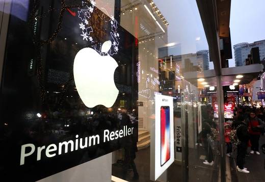 애플은 4일(현지시간) 세계연례개발자회의(WWDC) 2018에서 iOS 12를 공개했다. 애플의 기술 컨퍼런스 행사인 'WWDC 2018'에 대한 관심이 뜨겁다. /사진=뉴스1