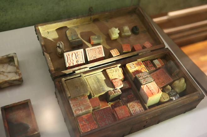 고산윤선도유물전시관에 보관된 해남 윤씨 가문 사람들의 인장