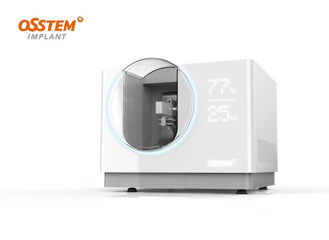오스템임플란트가 자체 개발한 치과용 밀링머신 'OneMill 4X' <사진제공=오스템임플란트>