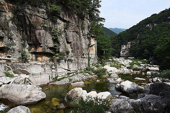 선암계곡은 단양팔경 중 셋을 품고 있는 아름다운 계곡이다.  ⓒ홍윤호
