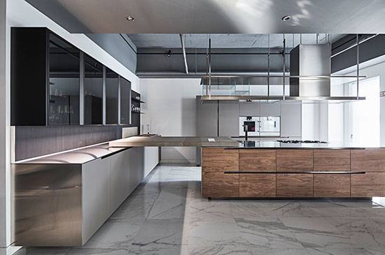 폴리폼 시스템 가구는 수천만원을 호가할 정도의 높은 몸값을 자랑한다. 사진은 2억5000만원대 대면형 주방세트 ‘피닉스’.