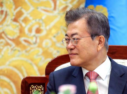 생각에 잠겨있는 문재인 대통령. 연합뉴스