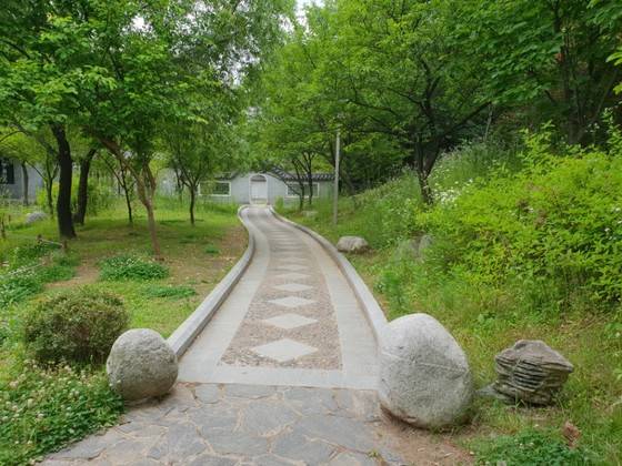 경기도와 중국 광둥성의 우호협약에 따라 수원시 효원공원에 마련된 중국식 전통공원 월화원. 최모란 기자