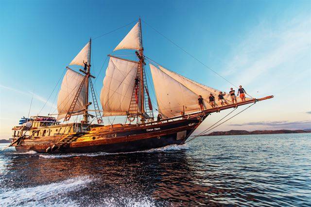 인도네시아 전통 목선 ‘피니시’ 선상투어