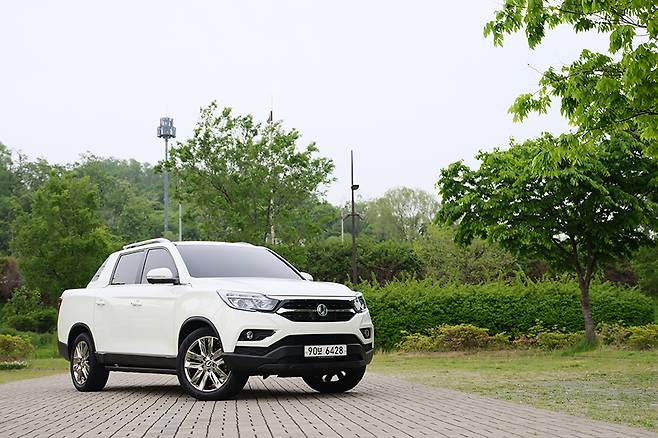 쌍용 렉스턴 스포츠는 일상에서 공존할 수 있는 존재일까?