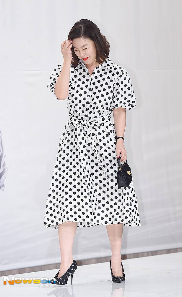 ‘쑥스러우니 더 어울리는 가방’