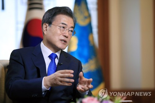 방러 앞둔 문 대통령, 러시아 언론과 인터뷰 (서울=연합뉴스) 문재인 대통령이 러시아 국빈방문을 하루 앞둔 20일 오전 청와대에서 러시아 언론과 인터뷰를 하고 한러 양국의 공동번영을 위한 비전을 밝히고 있다. 이날 인터뷰는 러시아 공영통신사 타스통신, 일간지 로시스카야 가제타, 국영 러시아방송과 합동 인터뷰로 진행됐다. 2018.6.20 [청와대 제공=연합뉴스]      scoop@yna.co.kr