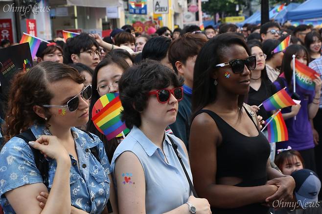 23일 대구 중구 동성로에서 열린 대구퀴어축제에는 외국인들도 상당히 많이 참여했다. ⓒ조정훈