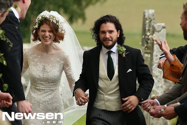 로즈 레슬리, 키트 해링턴