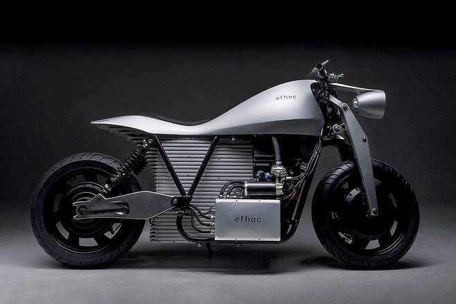 스위스에서 1회 충전 시 400km를 달릴 수 있는 전기 바이크가 공개되었다.
