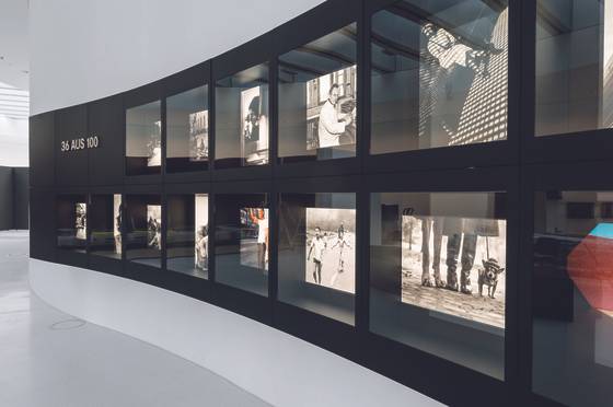 본사 건물 갤러리에서 진행 중인 ‘아이즈 와이드 오픈! 라이카 사진 100주년’ 전시. [사진 라이카]