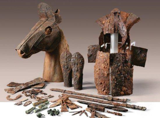금관가야의 철기 유물 모습. 검과 갑옷, 마갑 등이 발굴됐다. 당시로선 전선 선봉에서 지금의 전차와 같은 역할을 하던 막강한 철기병을 다수 보유했을 것으로 추정된다.(사진=부산 복천박물관)