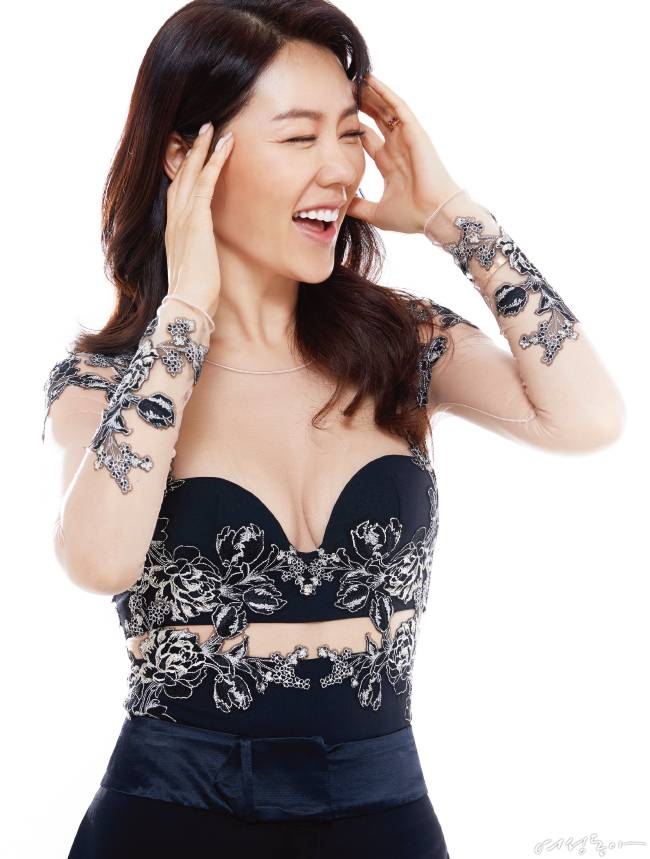 레이스 모티프 시스루룩 보디 슈트 라펠라.