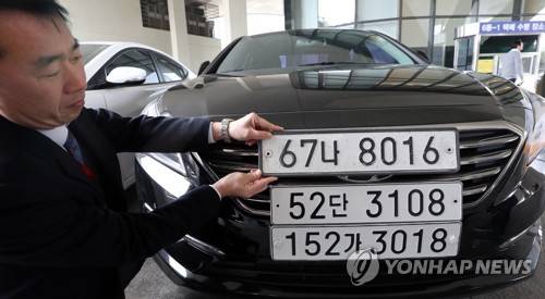 새 자동차 번호판 체계 검토안 비교 [연합뉴스 자료사진]
