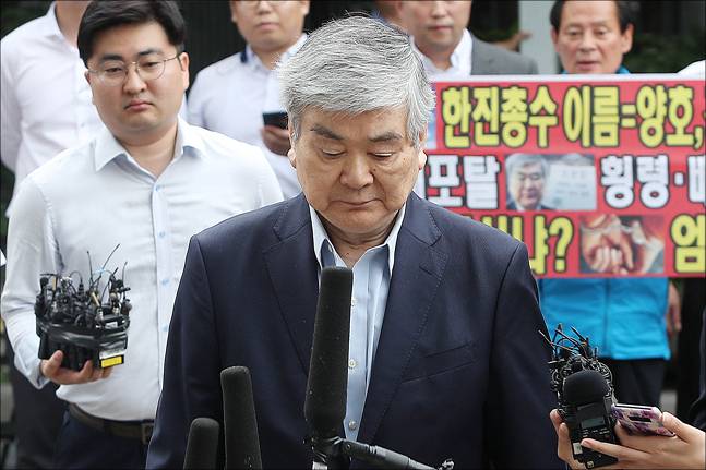 조양호 한진그룹 회장이 5일 오전 서울 양천구 신정동 서울남부지방법원에서 구속전피의자심문(영장실질심사)에 출석하고 있다.ⓒ데일리안 홍금표 기자
