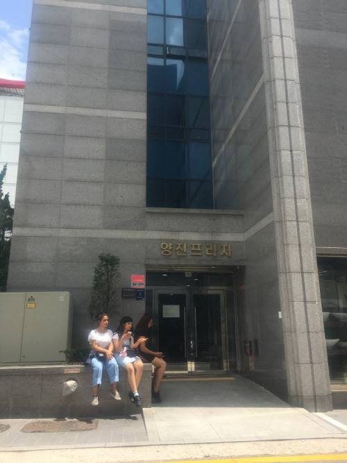 '빅히트 엔터테인먼트' 사옥 앞. [사진 = 문혜령 인턴기자]