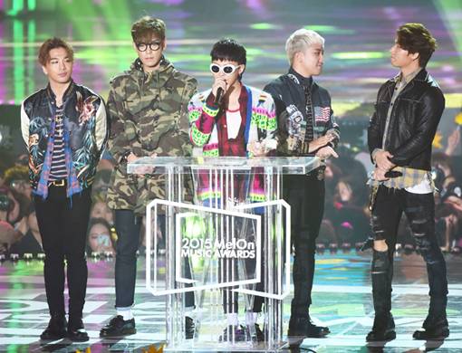 2015년 멜론 뮤직 어워드에서 생로랑의 2016 서프사운드 컬렉션을 착용하고 나온 빅뱅. 사진제공｜멜론 뮤직 어워드