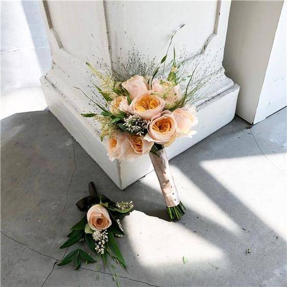 줄리엣장미부케와 부토니. [사진 류아은]