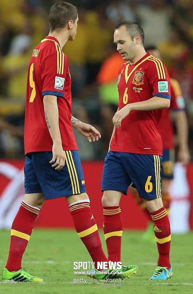 ▲ 스페인 대표 팀에서 함께 뛴 토레스와 이니에스타(왼쪽부터)