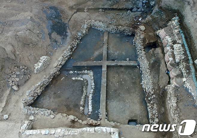 아차산성에서 발굴된 집수시설 전경(광진구 제공)© News1