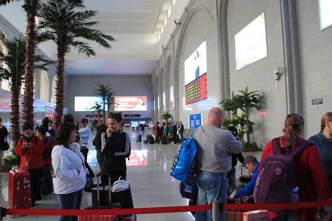 쑤이펀허역 내부.