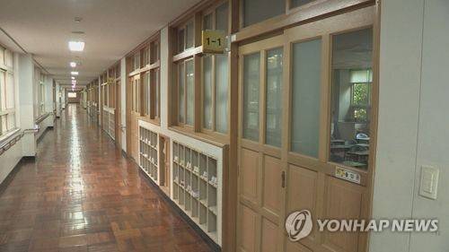 전남 구례군 모 초등학교 교실에서 담임교사 A(44)씨가 목을 매 숨진 채 발견됐다./연합뉴스[사진과 기사 내용은 직접적 관련 없음]