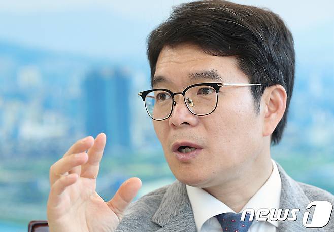 정원오 성동구청장이 11일 오후 서울 성동구청 집무실에서 뉴스1과 인터뷰를 하고 있다. 2018.7.11/뉴스1 © News1 신웅수 기자