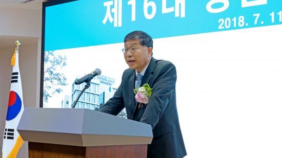 강현수 국토연 원장이 11일 취임사를 하고 있다.
