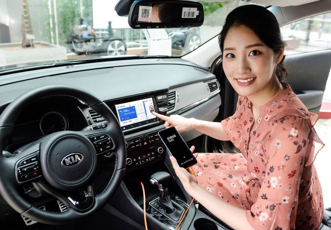 현대기아차는 12일 서울 강남구 비트360(기아차 브랜드 체험관)에서 열린 론칭 행사에서 “구글ㆍ카카오모빌리티와 손을 잡고 고객들의 편의성과 안전성을 높여줄 이같은 혁신적인 커넥티비티 서비스를 국내 소비자들에게 제공한다”고 밝혔다.[제공=현대기아차]