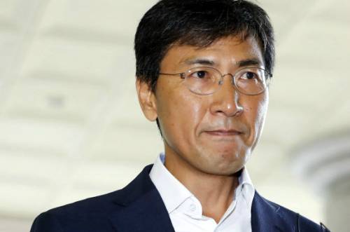 굳은 표정으로 13일 서울서법지법에 들어서고 있는 안희정 전 충남지사. 뉴시스
