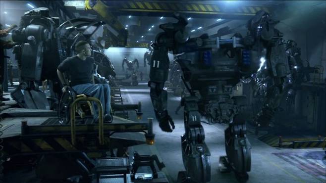 영화 아바타의 한 장면. 주인공이 AMP 슈트를 정비 중인 격납고를 돌아보고 있다.