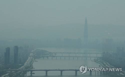미세먼지로 뿌연 서울 도심 [연합뉴스 자료사진]