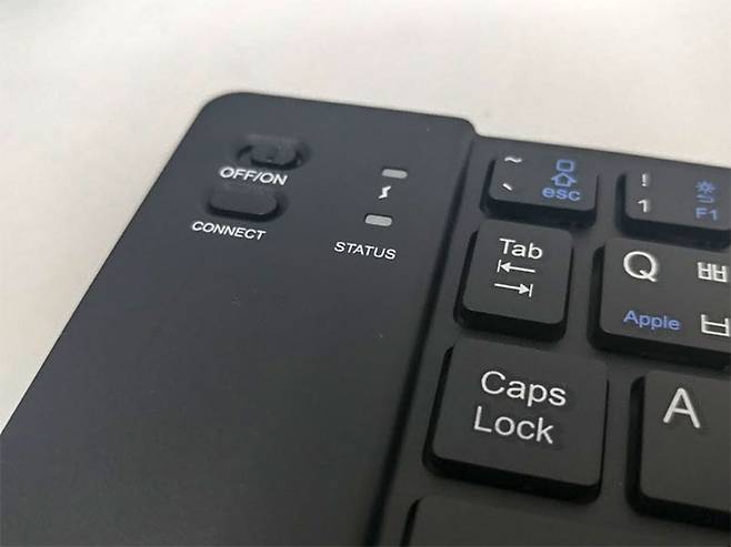 전원 스위치와 연결 버튼