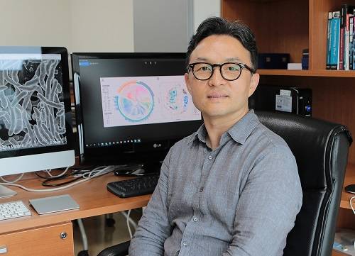 고려대의대 의과학과 김희남 교수는 항생제남용으로 인한 장내미생물 불균형이 만성질환을 일으키는 기전을 세계 최초로 밝혀냈다.