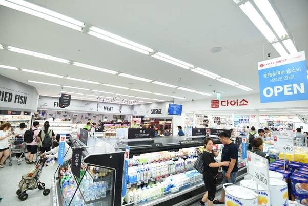 이 곳은 다이소 매장과도 결합돼 롯데슈퍼와 롭스, 다이소 세곳이 결합된 형태를 띄고 있다.