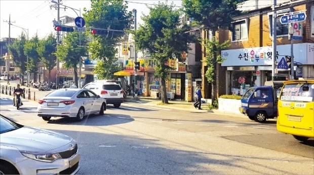 정비구역에서 해제된 장위8구역 모습. 이 지역이 해제되면서 장위뉴타운을 남과 북으로 잇는 ‘돌곶이로’ 확장도 어려워졌다. /허란 기자