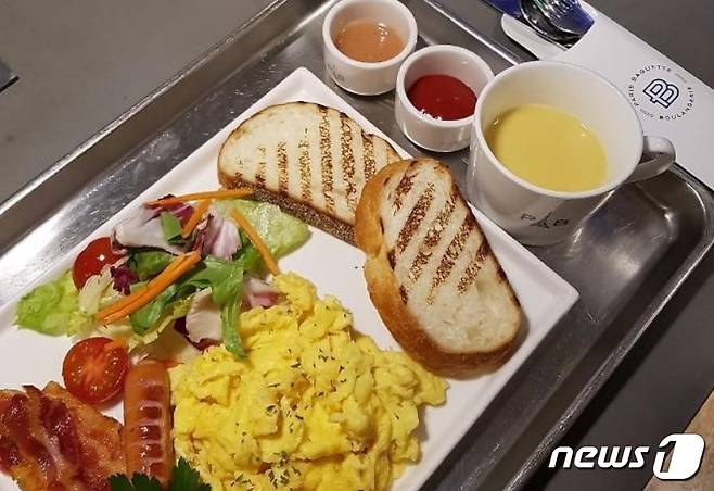 파리바게뜨 조식 뷔페 (출처=온라인커뮤니티 '강남엄마vs목동엄마') © News1