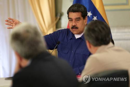 회의중인 니콜라스 마두로 대통령 [로이터=연합뉴스]