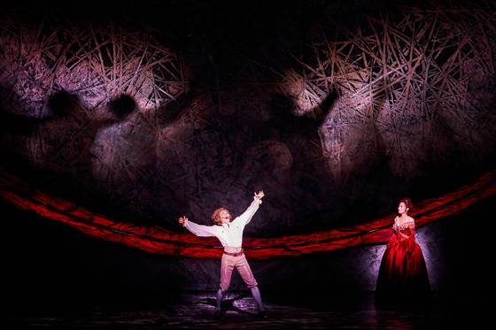 뮤지컬 '웃는 남자' 공연 장면./사진제공=EMK뮤지컬컴퍼니