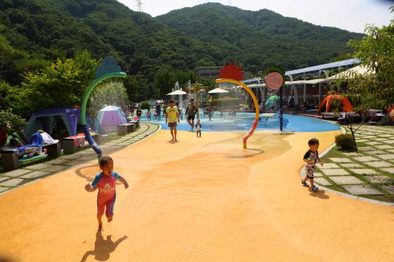 어린 자녀들과 놀기 좋은 화도푸른물센터. [사진 경기관광공사]