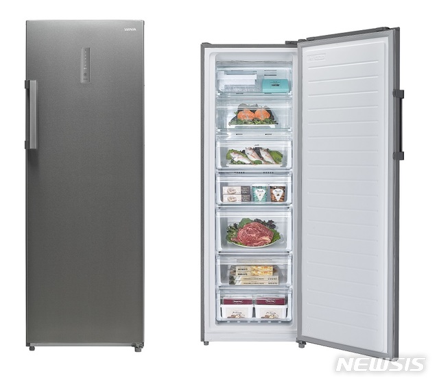 【서울=뉴시스】대유위니아가 가정에서 사용할 수 있는 중형 냉동고를 처음으로 출시한다고 31일 밝혔다. 2018.07.31 (사진 = 대유위니아 제공) photo@newsis.com