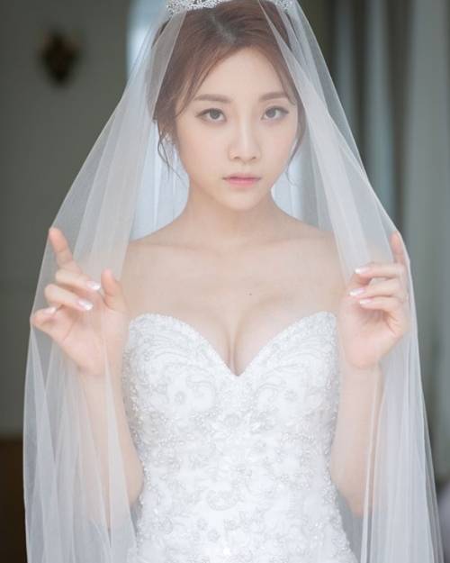 심으뜸이 결혼 소식을 전해 눈길을 모았다. 사진은 인스타그램 'gomdolieh'