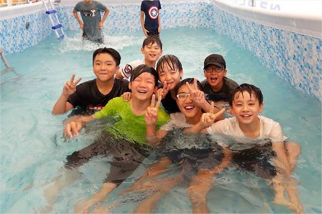 수원 산의초등학교 아이들 (사진=윤성철 교장선생님 제공)