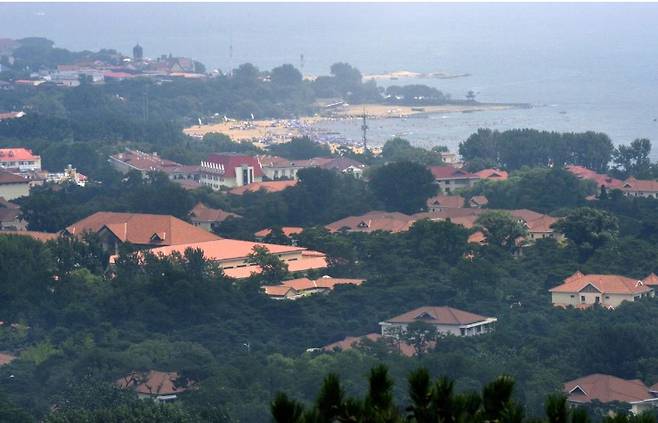 매년 여름 중국 공산당 지도부의 비밀회의가 열리는 베이다허 전경 - SCMP 갈무리