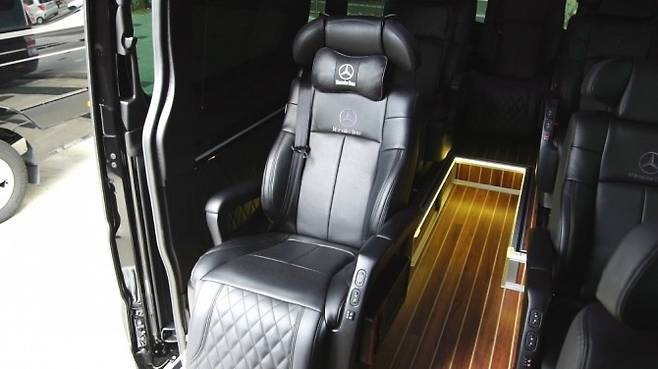 사진 - 벤츠 스프린터 내부