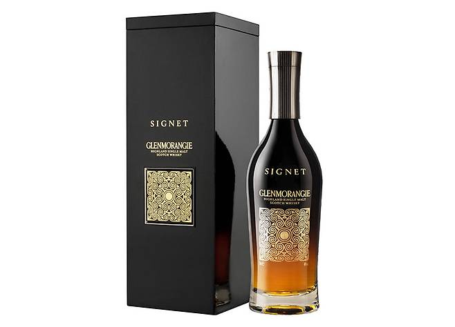 맛도 훌륭한데 병의 디자인까지 훌륭해서, 술장에 넣어놓고 보기만 해도 뿌듯해지는 위스키 글렌모렌지 시그넷. 다 먹으면 병을 처분하기 아까울 것 같다. /사진=글렌모렌지 디스틸러리 홈페이지 캡처