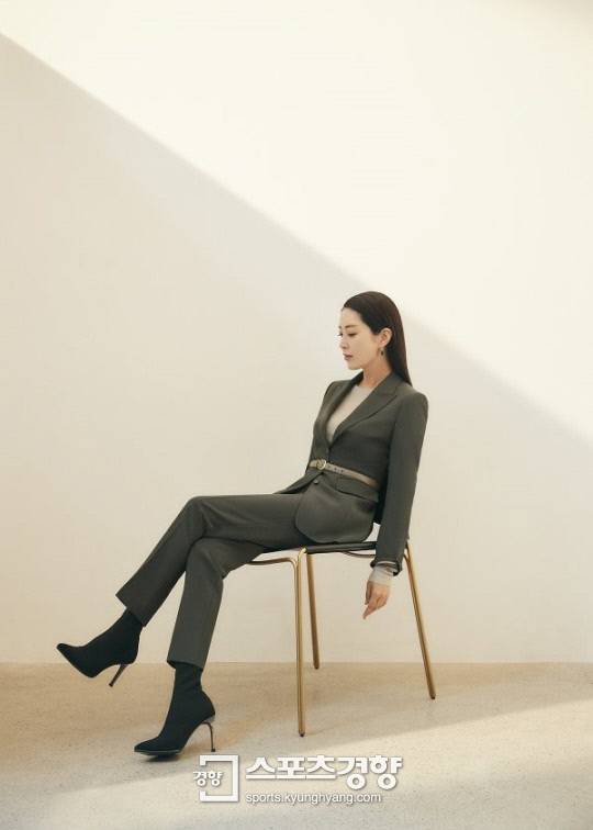 배우 송윤아 패션 화보. 사진 마리끌레르