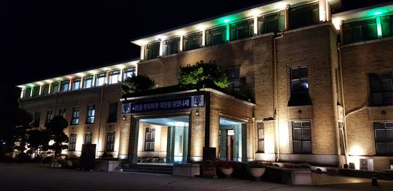 일제강점기인 1932년 건축된 옛 충남도청사. 이곳에서는 영화' 변호인'을 비롯해 드라마 '라이프 온 마스' 등이 촬영됐다. 신진호 기자