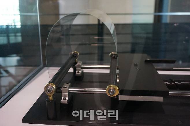 미국 뉴욕주 코닝 고릴라 글라스 뮤지엄에 전시된 플렉시블 글라스.